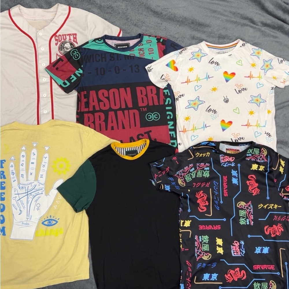 Men’s Urban Graphic T-shirts - size medium